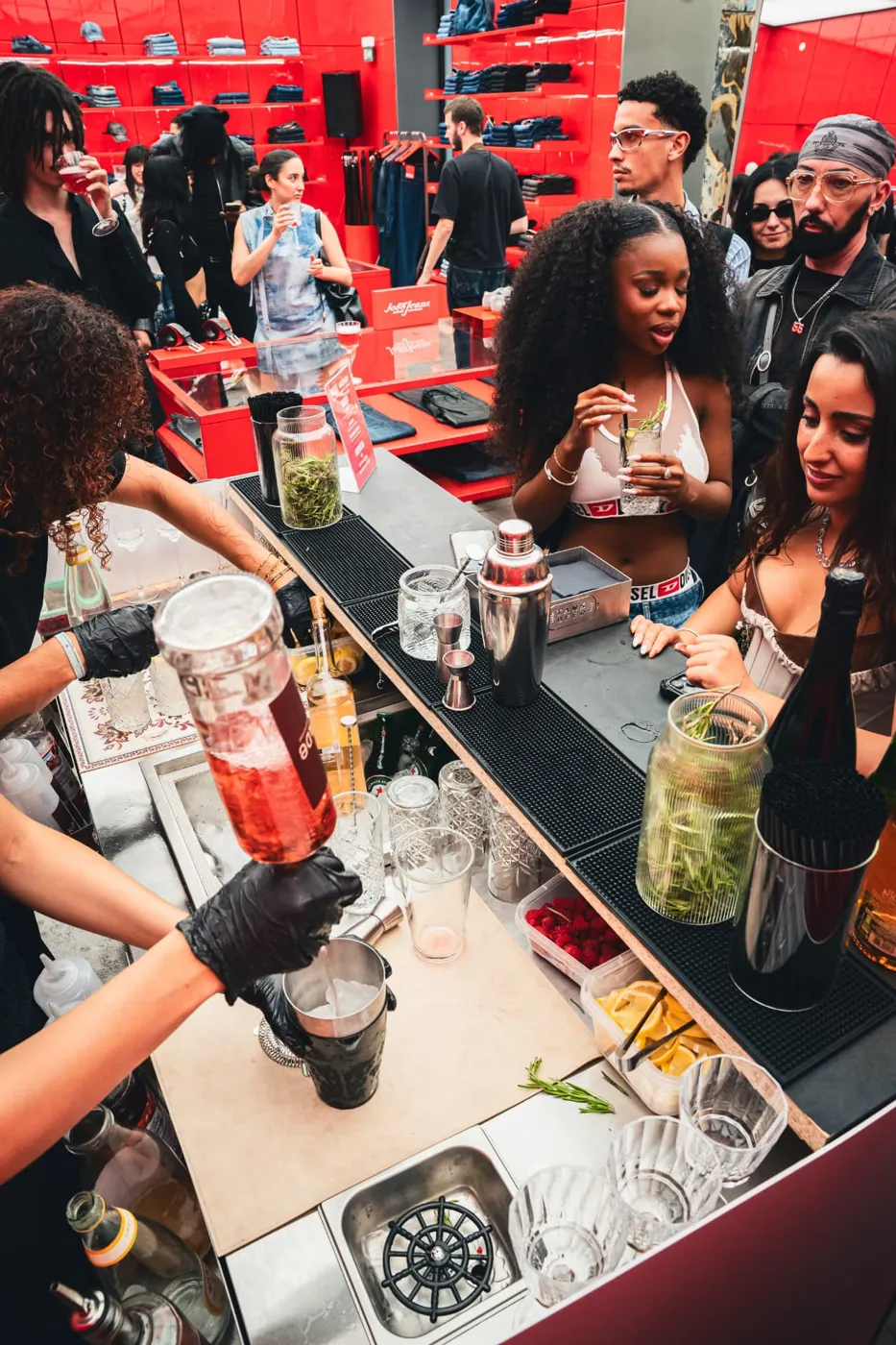 Bar à cocktails mobile Nomade lors du lancement Tinder × Diesel